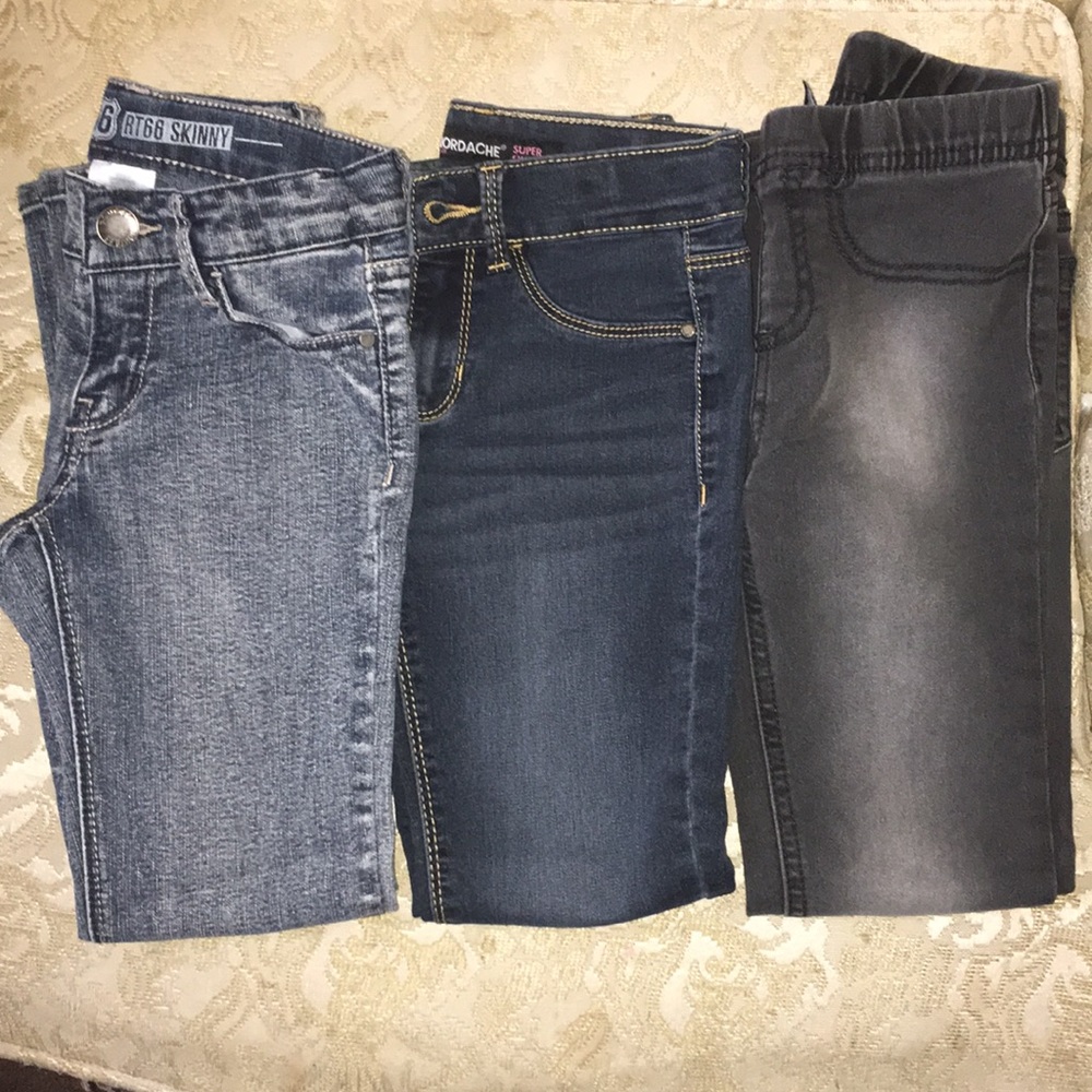 3 pairs of girls jeans 👖